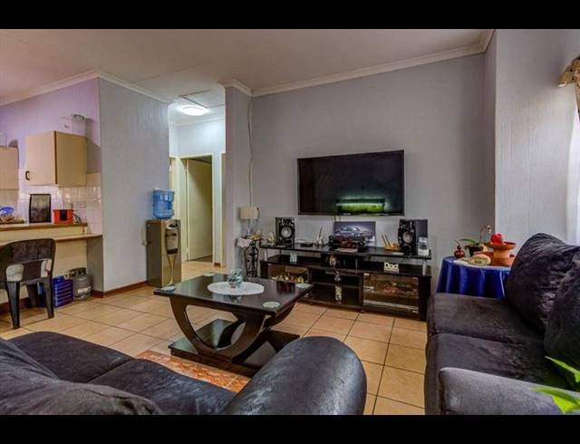 2 BEDROOM TOWNHOUSE FOR SALE IN BIRCHLEIGH NORTH